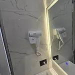 Elite