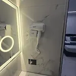 Elite